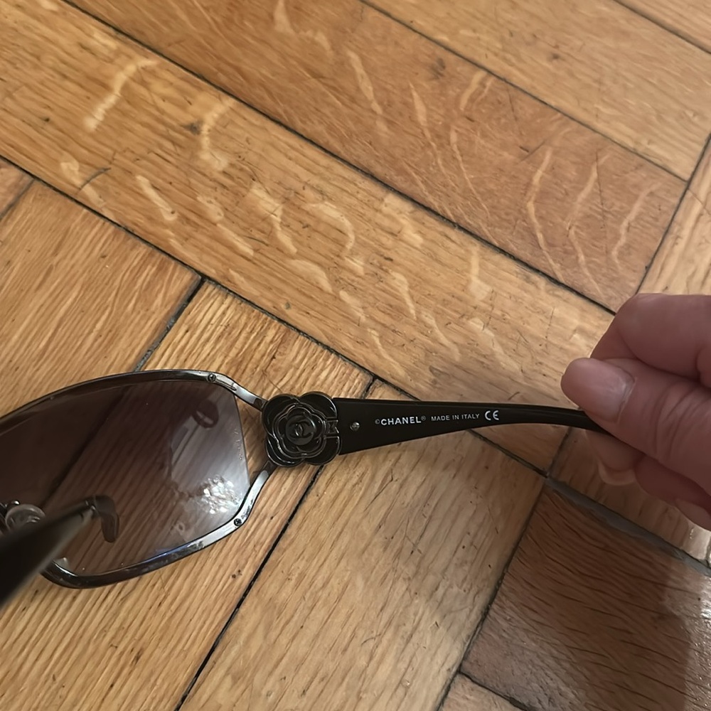 CHANEL Black Sunglasses - Picture 3 of 12